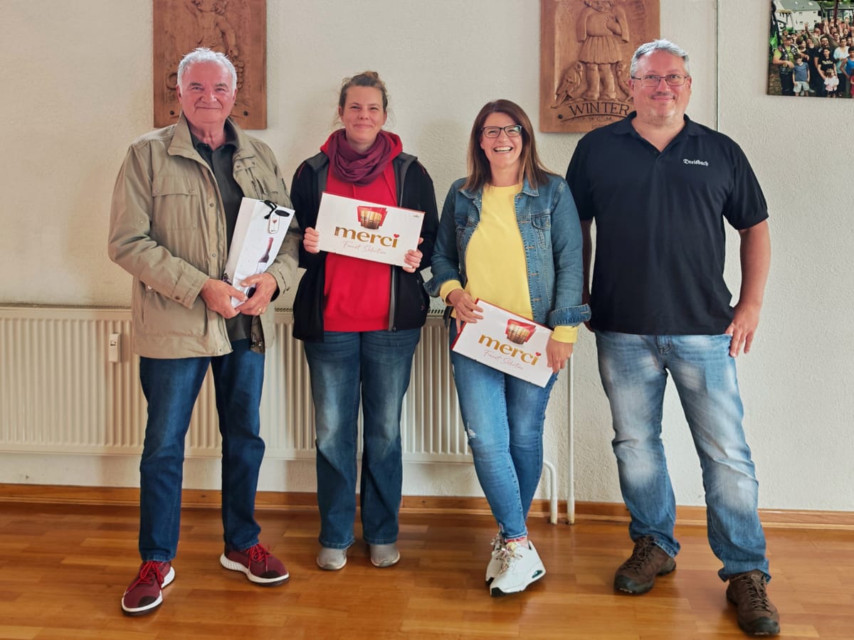 Der neue Ortsvorsteher verabschiedet ausgeschiedene Mitglieder